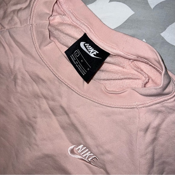 Cropped Nike Crew Neck - Picture 3 of 4